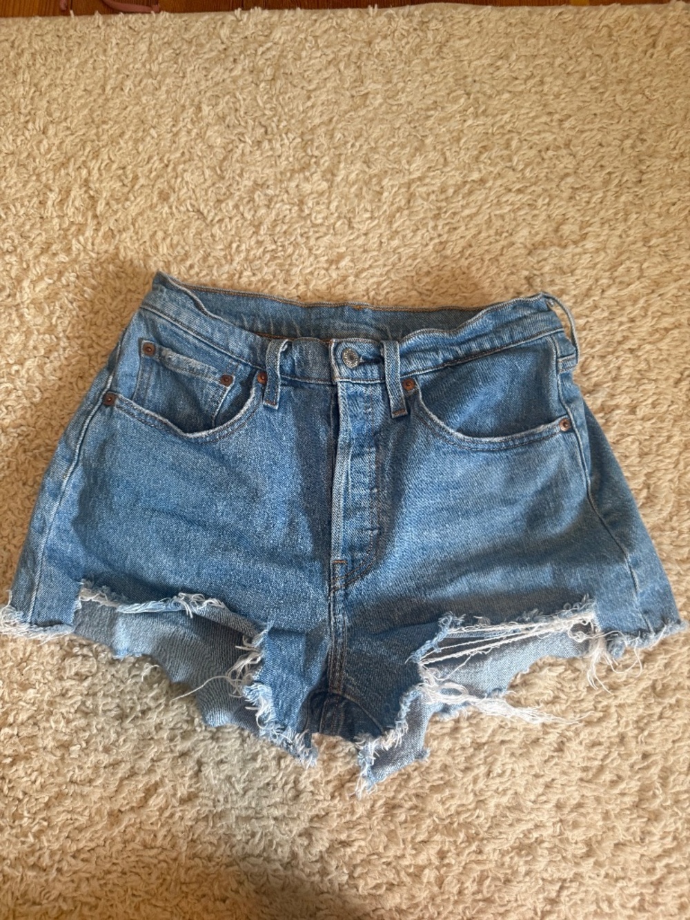 Levi’s 501 High-Rise Distressed Cutoff Shorts W26